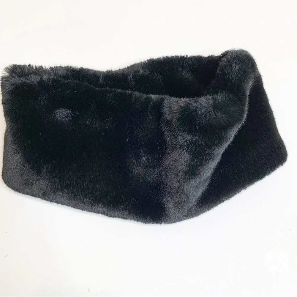 Black Faux Fur Circle Scarf NWT